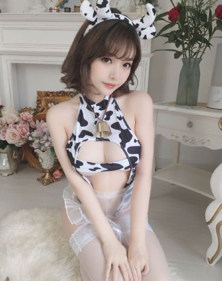 森林里的熊先生冬眠中动漫_JVID性感写真