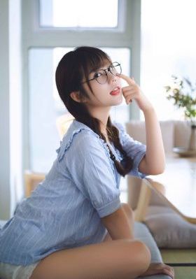 年轻的女老师韩国_超清在线视频播放